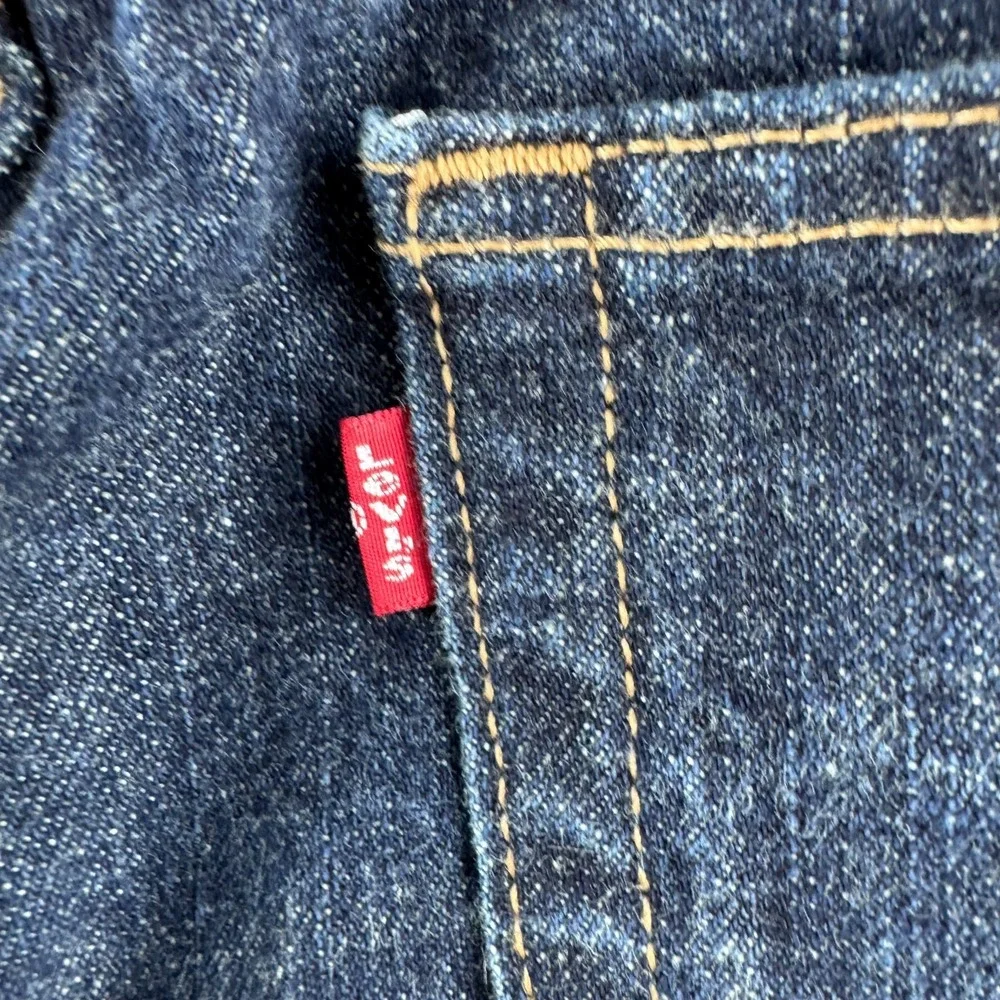 Levis Jeans Mens 38x32 Dark Blue Denim 557 Relaxed Bootcut VTG Y2K